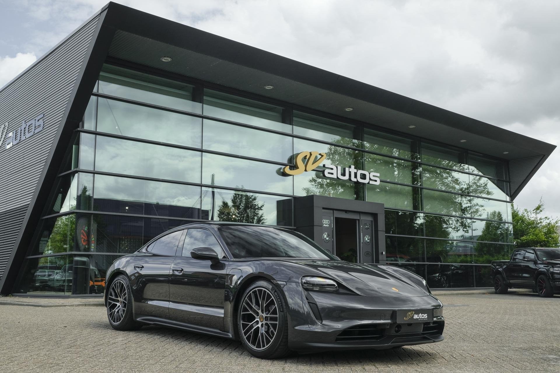 Porsche Taycan Performance Plus 476pk 93,4 kWh Panoramadak *, Auto's, Porsche, Gebruikt, Zwart, 93 kWh, Sedan