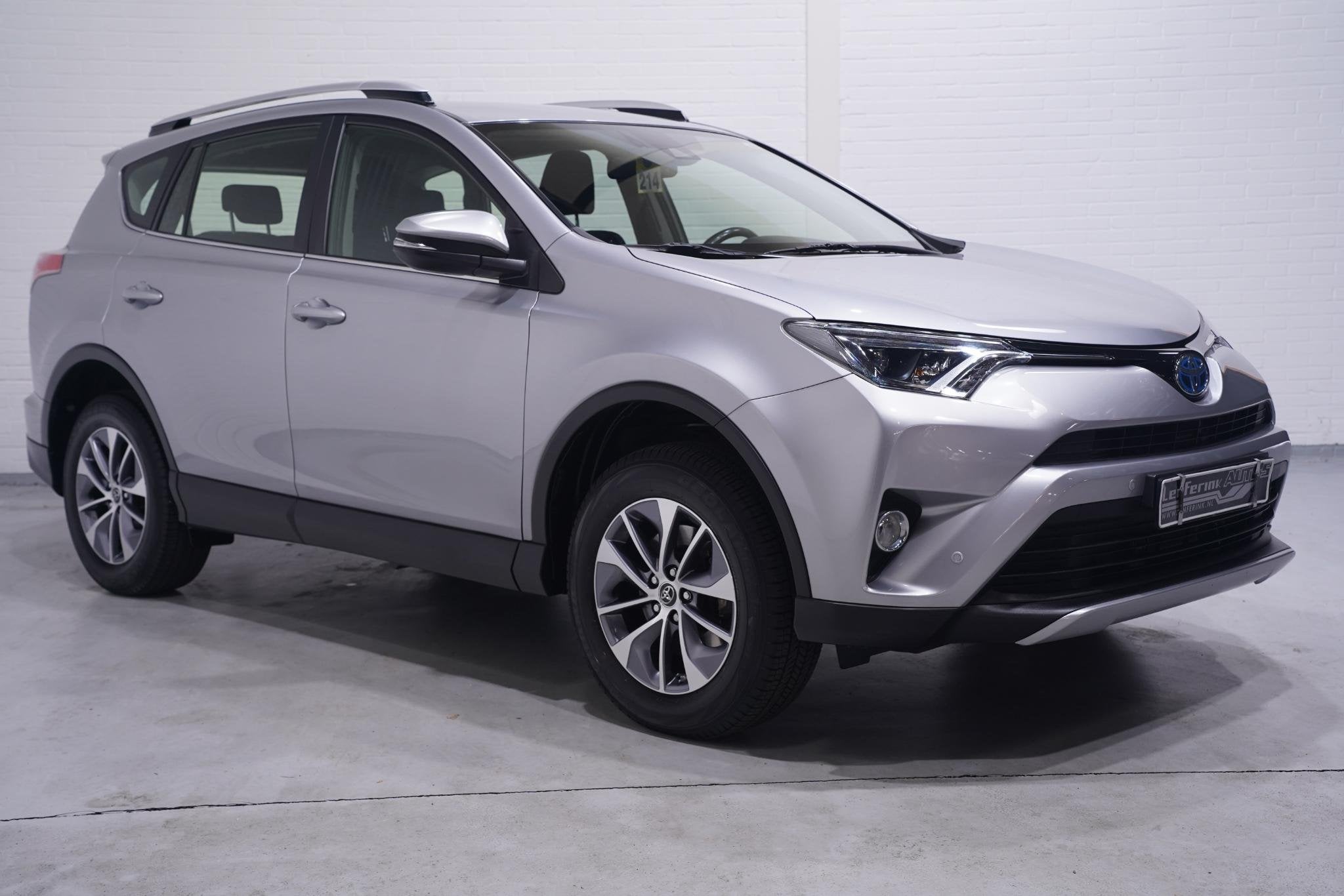 Toyota RAV4 2.5 Hybrid AWD Style camera afneembare-trekhaak, Auto's, Toyota, Automaat, Gebruikt, 1650 kg, Bedrijf
