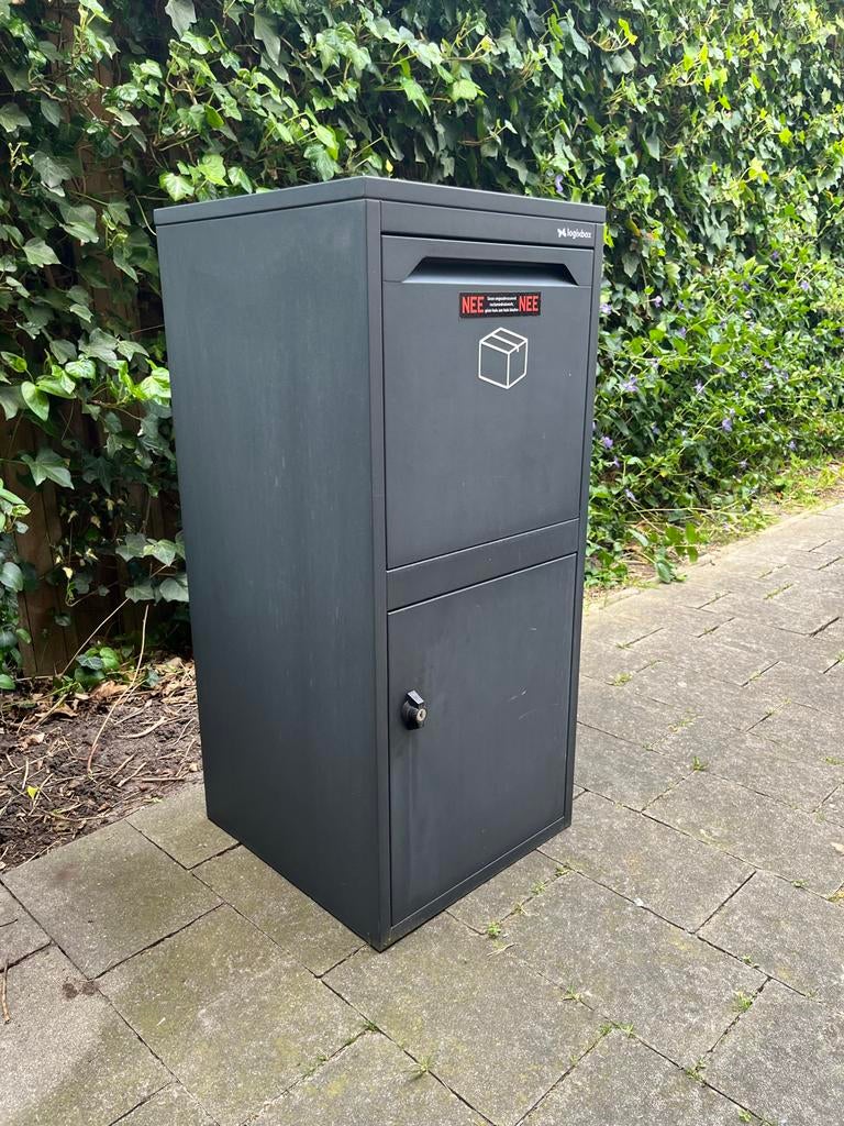 Logixbox Frontbox Deluxe Pakketbrievenbus - Antraciet, Ophalen, Zo goed als nieuw, Staal, Staande brievenbus
