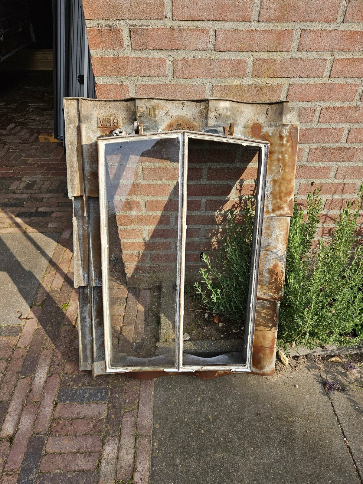 Antiek ijzeren dakraam - Uniek en decoratief, Ophalen, Gebruikt, Minder dan 80 cm, 80 tot 120 cm