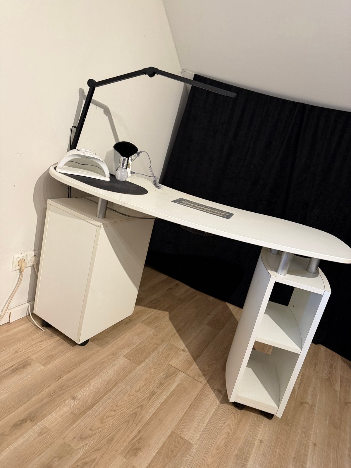 Nagelstudio tafel met afzuiging, Ophalen