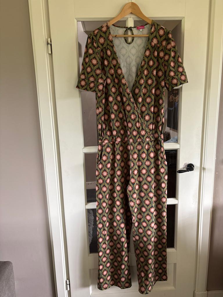 Jumpsuit Tante Betsy - Groen met Roze Bloemenprint, Ophalen of Verzenden, Gedragen, Maat 46/48 (XL) of groter, Groen