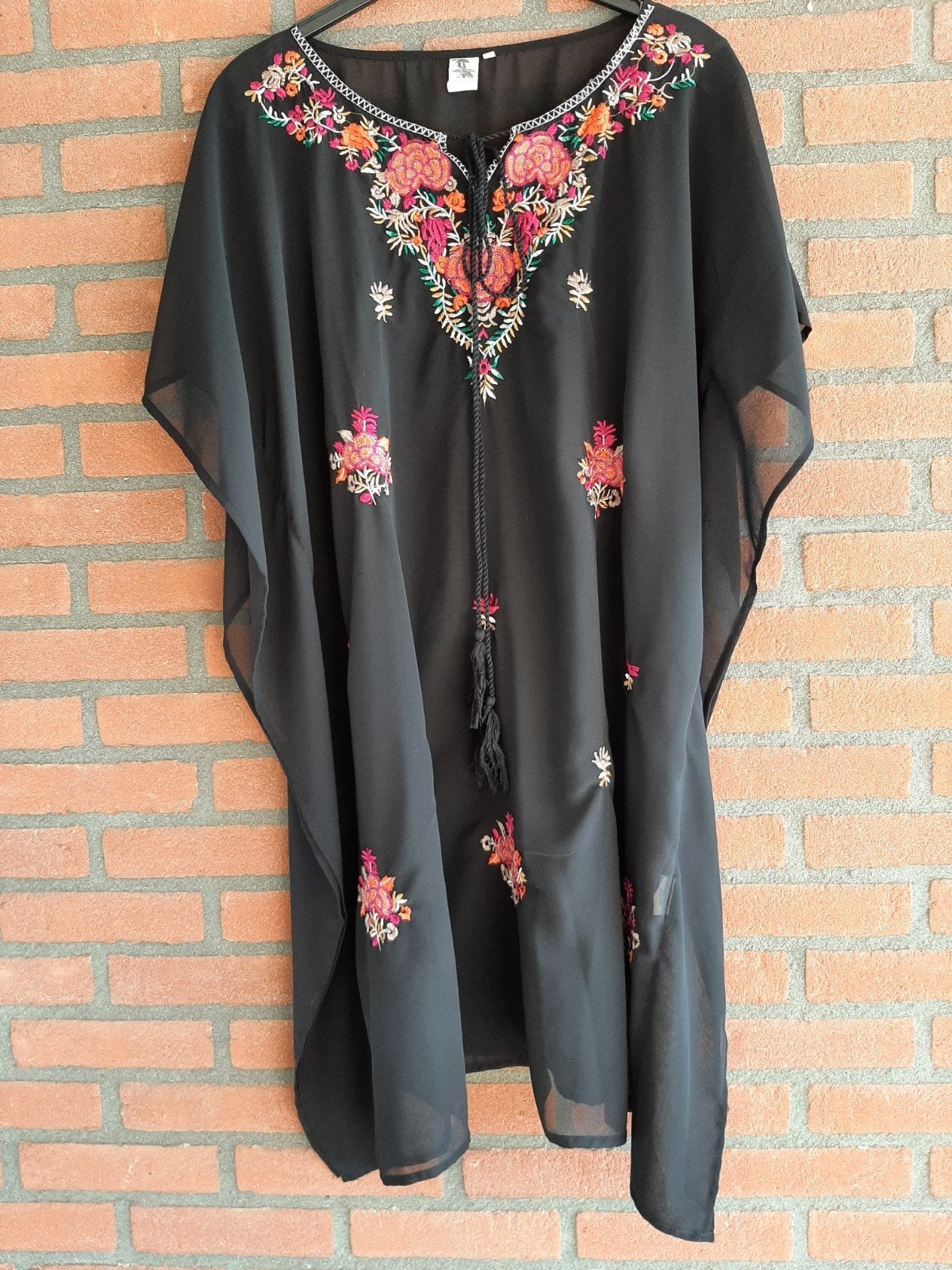 Zwarte doorzichtig tuniek met borduursel erin verwerkt., Ophalen of Verzenden, Zo goed als nieuw, Zwart, Blouse of Tuniek