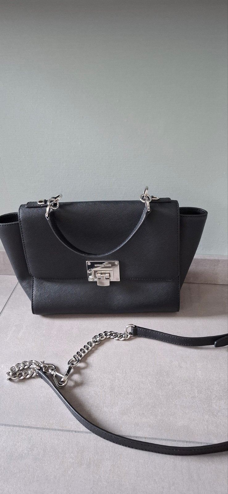 Michael Kors tas Tina tas schoudertas handtas zwart uzgs, Sieraden, Tassen en Uiterlijk, Tassen | Schoudertassen, Ophalen of Verzenden