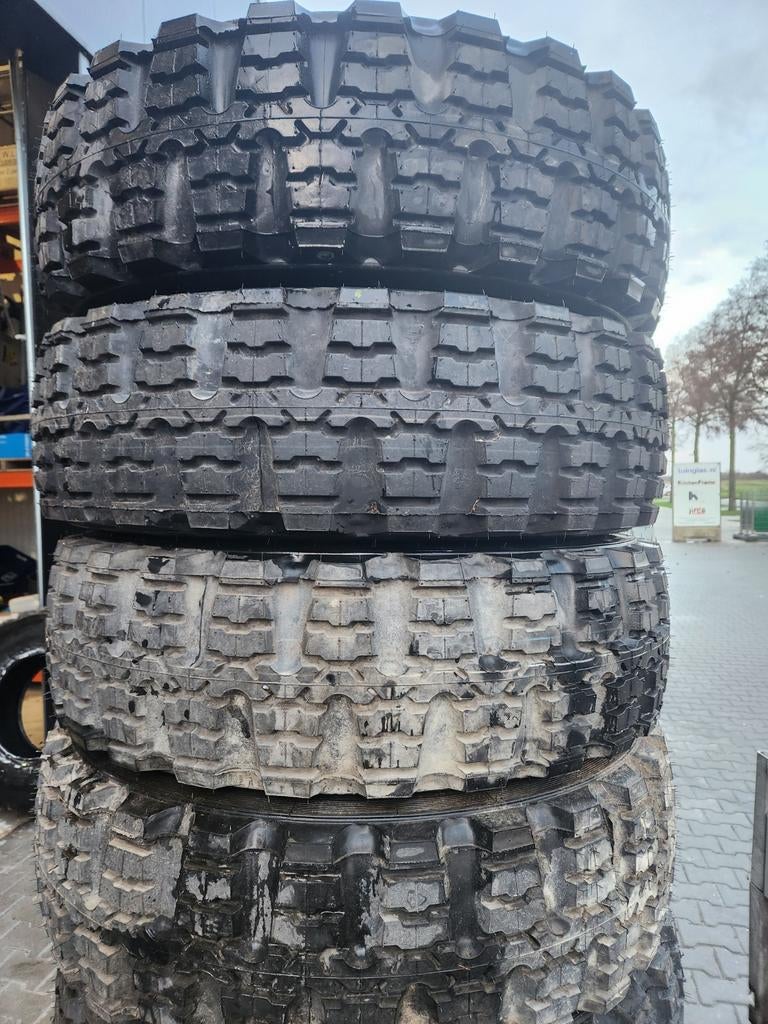 unimog banden continental 12.5 R20 MPT export bijna gratis, Ophalen of Verzenden