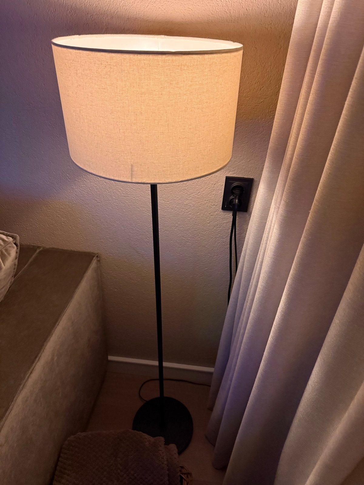 Stijlvolle staande lamp met stoffen kap, 100 tot 150 cm, Zo goed als nieuw, Metaal, E27 (groot)