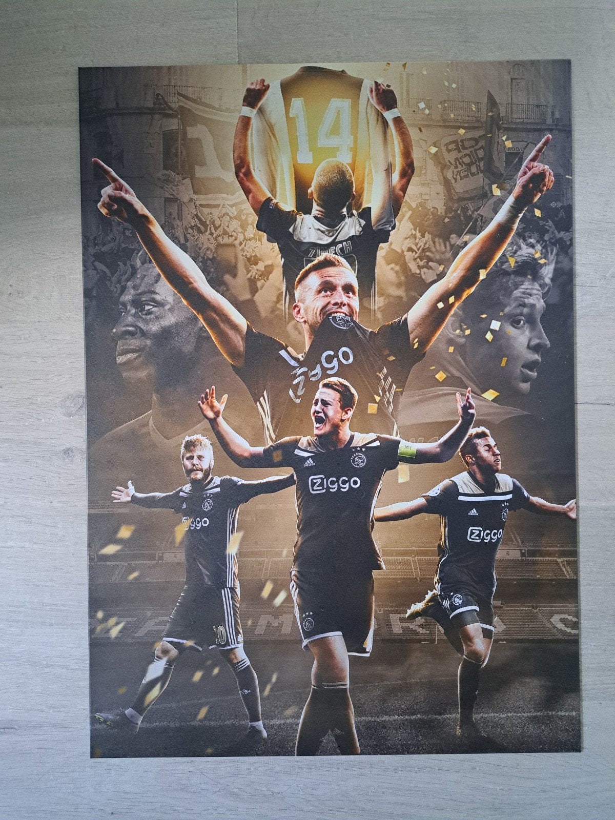 Ajax Voetbal Poster - Displate zonder ophangsysteem, Rechthoekig Staand, Ophalen of Verzenden, Zo goed als nieuw, Sport
