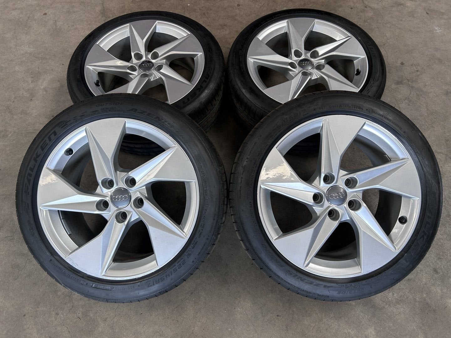 diversen 17 inch originele velgen + zomerbanden Audi A3 8Y, Auto-onderdelen, Gebruikt, -, -, Banden en Velgen
