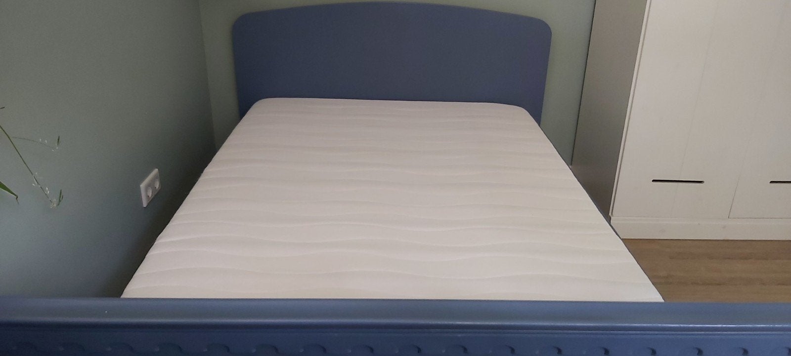 Mooi houten bed., Huis en Inrichting, Ophalen, Gebruikt, Paars, 190 cm of minder