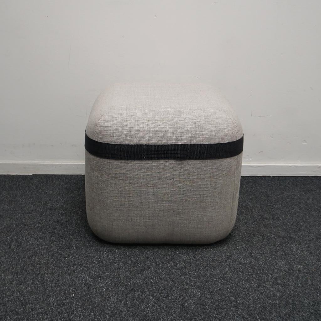Viccarbe Season Poef | Design kruk | Licht grijs, Minder dan 50 cm, Gebruikt, -, Vierkant