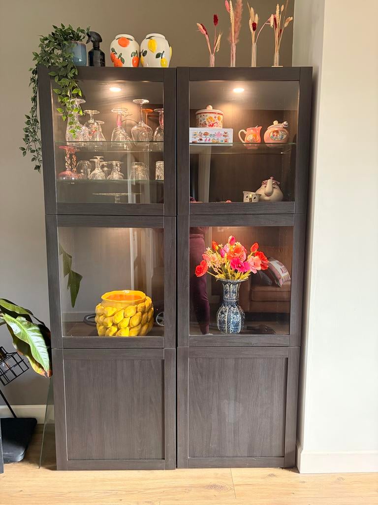 IKEA Besta Kast met Glazen en Dichte Deuren, Verlichting, Ophalen, Gebruikt, 100 tot 150 cm, Glas
