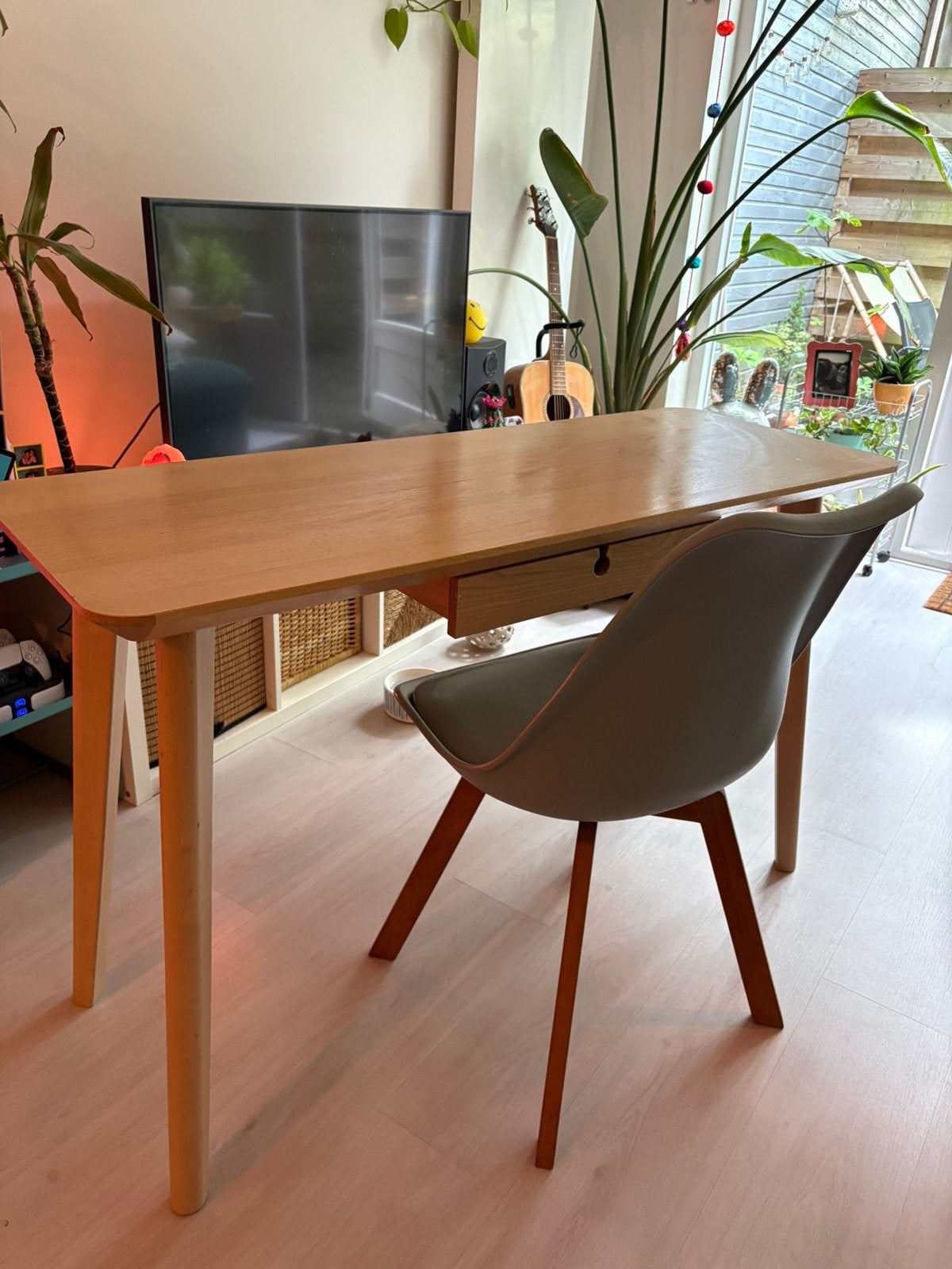 Bureau set