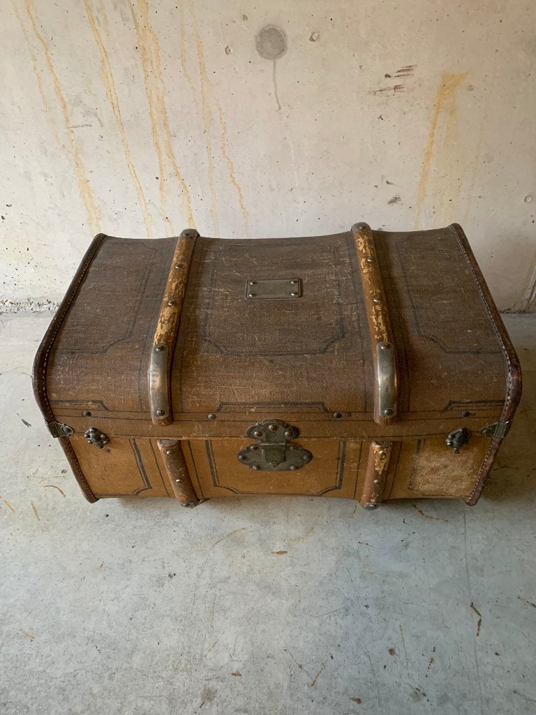 Antieke hutkoffer / reiskoffer ca. 1890–1920 – boldeksel, Ophalen