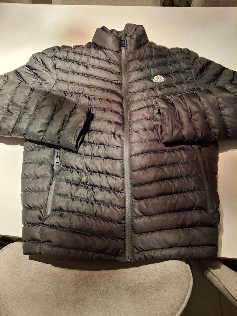 Moncler Puffer Jas Zwart - Zo goed als nieuw, Kleding | Heren, Jassen | Winter, Ophalen, Maat 52/54 (L), Moncler, Zwart