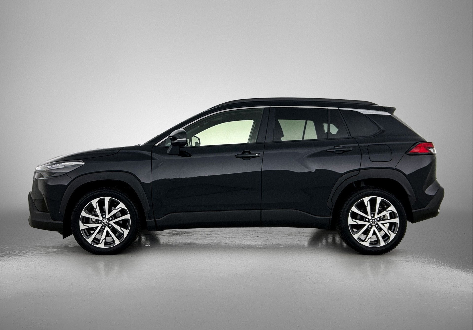 Toyota Corolla Cross Hybrid 140 Style | BTW voertuig | Dodeh, 12 maanden, Stof, Gebruikt, Zwart