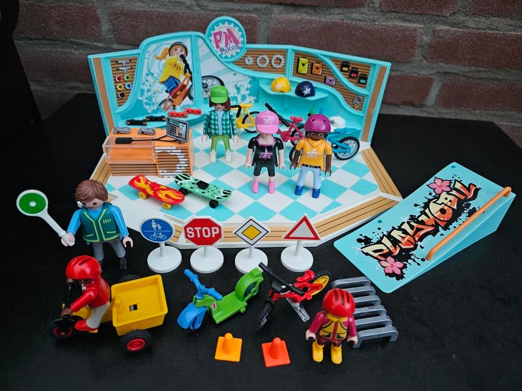 Playmobil 9402 fietswinkel en skatewinkel en 5571 verkeer, Kinderen en Baby's, Speelgoed | Playmobil, Ophalen of Verzenden, Zo goed als nieuw