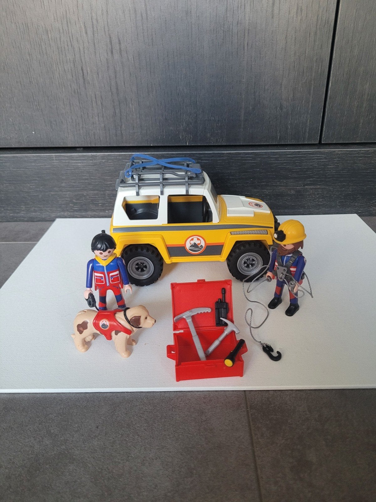 Playmobil 9128 Reddingsvoertuig met figuren en hond, Ophalen of Verzenden, Zo goed als nieuw