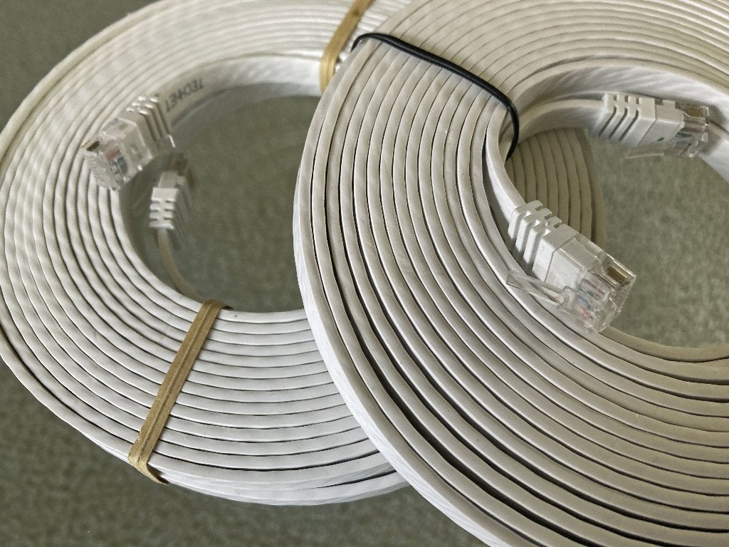 2x Platte UTP Ethernet Kabels - RJ45 connectoren  - Cat 6, Ophalen of Verzenden, Nieuw, 10 meter of meer, Overige kabels