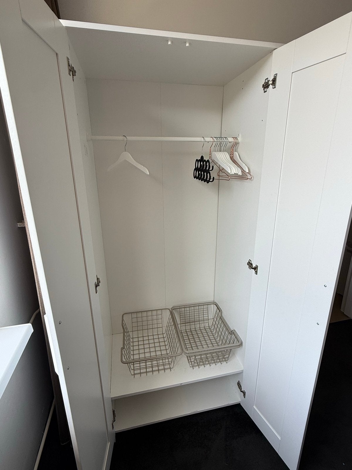 Witte IKEA kledingkast met spiegeldeur - prima staat, Ophalen, 100 tot 150 cm, 200 cm of meer, Zo goed als nieuw