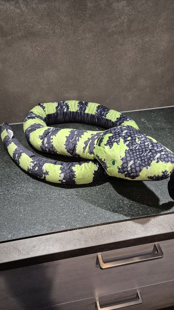 Slang, lange knuffel, zwart/groen, 180cm.PetjesWorld.  5B14