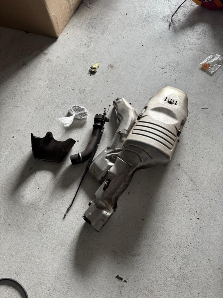 Honda cbr 1000rr originele uitlaat compleet !!, Motoren, Ophalen of Verzenden, Gebruikt