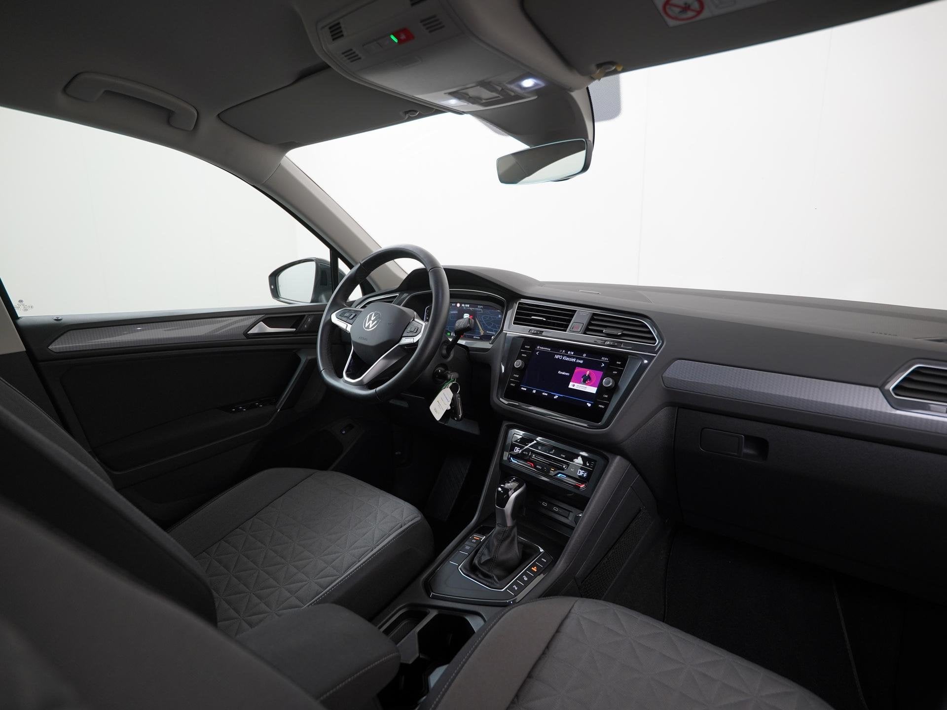 Volkswagen Tiguan 1.4 TSI eHybrid Life | Stoel & Stuurverwar, Auto's, Euro 6, 4 cilinders, Grijs, Hybride Elektrisch/Benzine