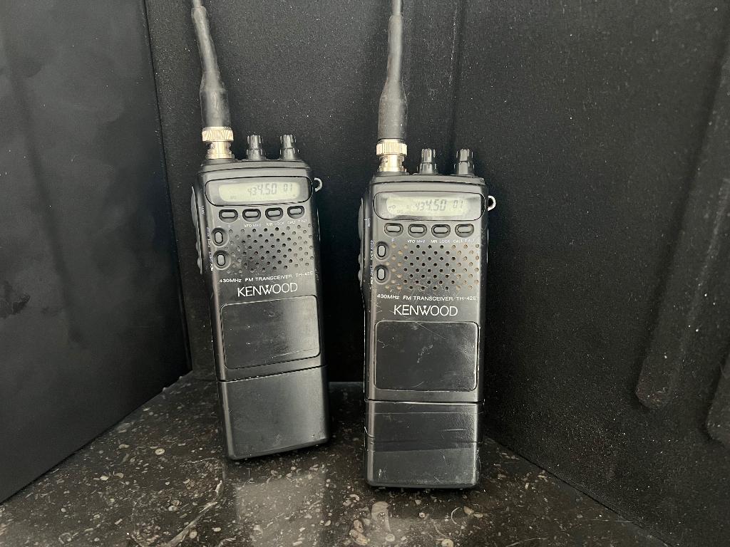 Complete set Kenwood TH-42E portofoons – 7 werkend + access, Ophalen of Verzenden, Gebruikt, 2 to 5 km, Portofoon of Walkie-talkie