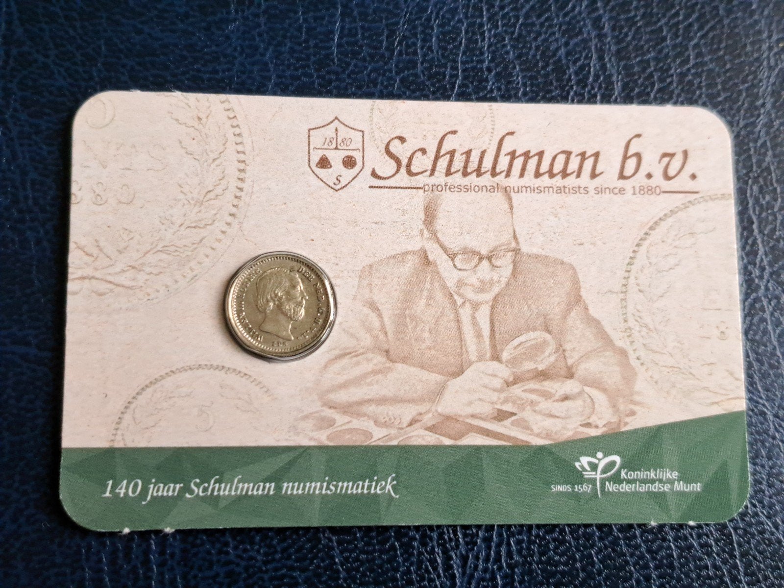 140 jaar Schulman Numismatiek coincard ZELDZAAM JAAR 1887, Ophalen of Verzenden, Koning Willem III, 5 cent, Zilver
