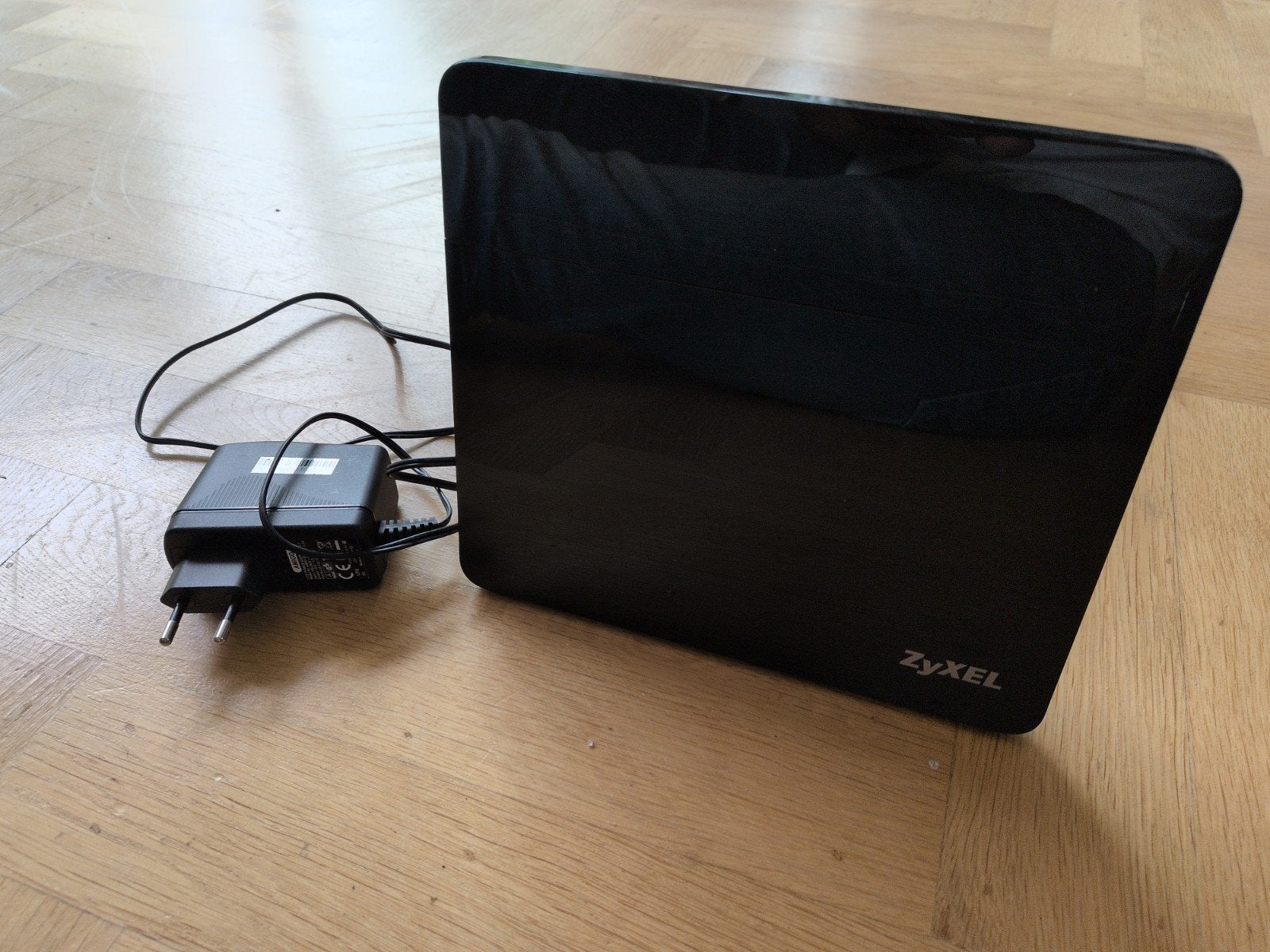 Zyxel Router/ switch met Wifi, Ophalen of Verzenden, Gebruikt, Router, Zyxel