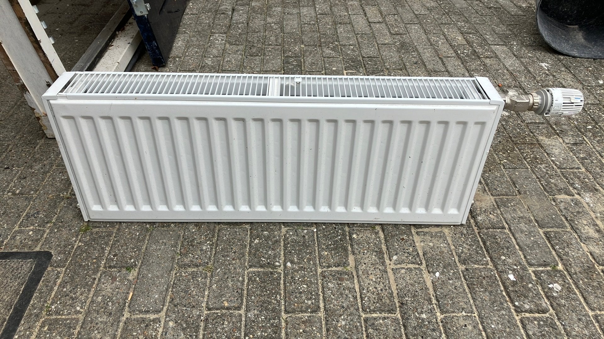 Radiator type 22, 80x30 met thermostaat knop, Ophalen, 30 tot 80 cm, Radiator, Zo goed als nieuw