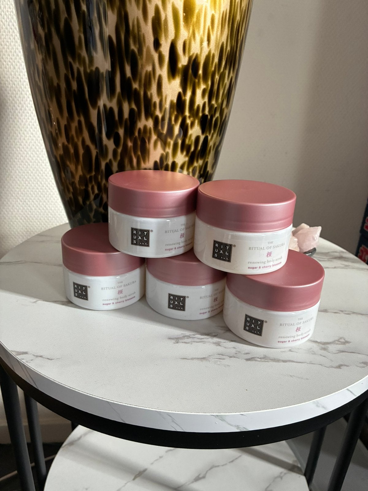 Nieuw rituals sakura body scrub 4 stuks 125 gram Ayurveda, Ophalen of Verzenden, Nieuw, Bad & Douche