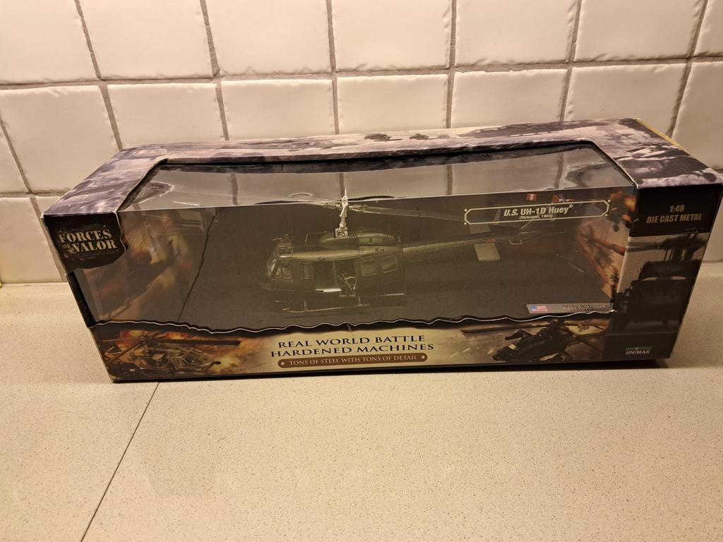Forces of Valor U.S. UH-1D Huey Helikopter 1:48, Ophalen of Verzenden, Nieuw, Overige merken