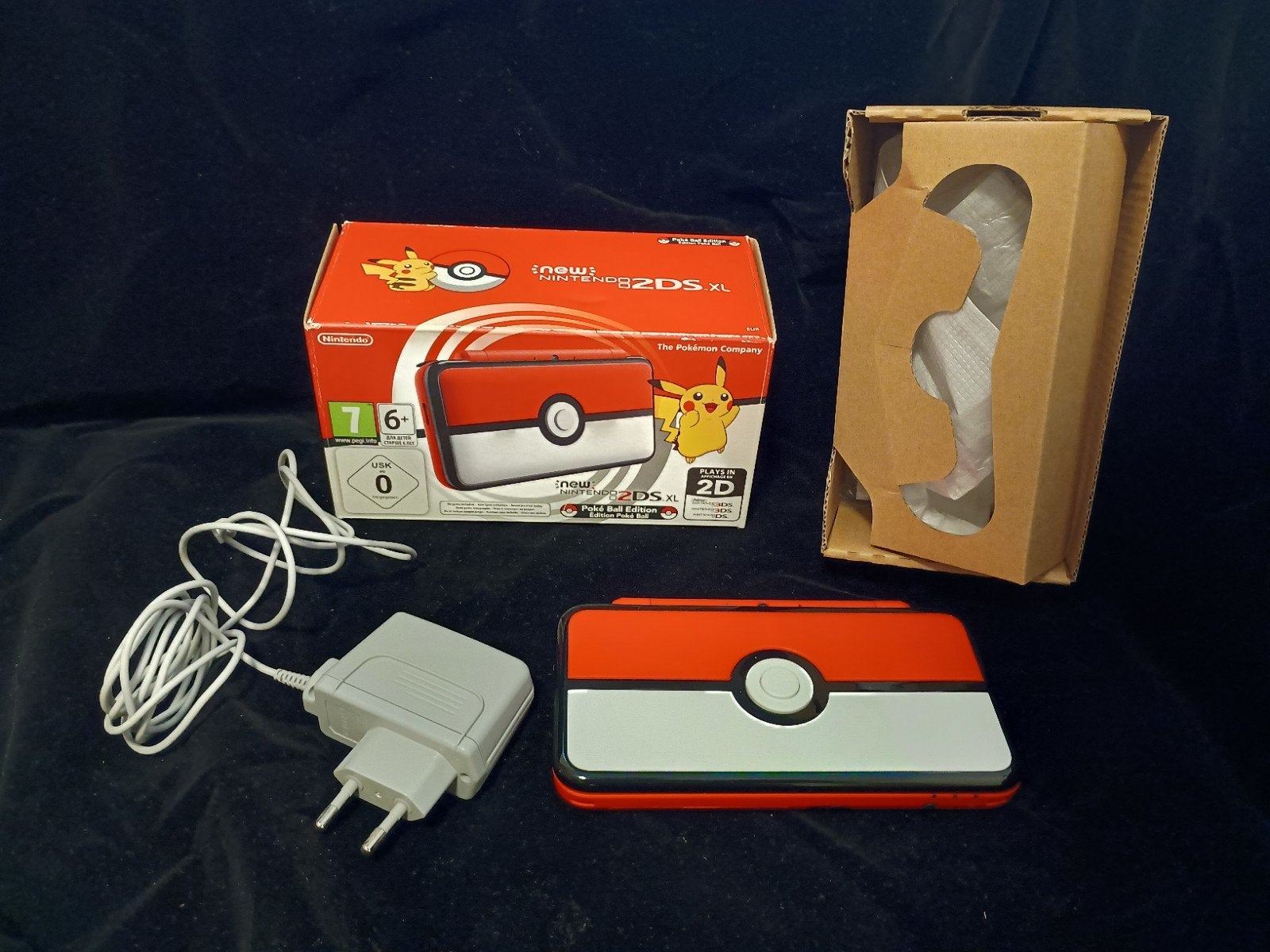 Nintendo 2DS XL PokeBall Limited Edition!, Spelcomputers en Games, Spelcomputers | Nintendo 2DS en 3DS, Ophalen of Verzenden, Zo goed als nieuw