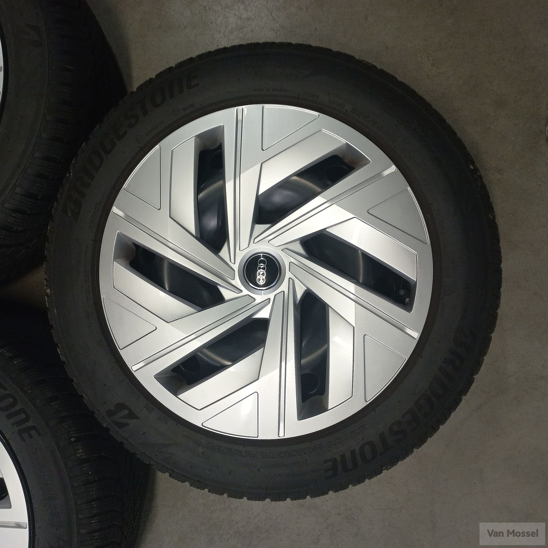 Audi Q4 E-Tron Bridgestone Blizzak LM005 255/50/R19 235/55/R, 19 inch, Gebruikt, 255 mm, -