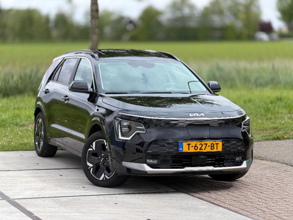 Kia Niro EV DynamicPlusLine 64kWh | Dealer OH | 1e Eigenaar, Auto's, Parkeerassistent, 1657 kg, Zwart, Origineel Nederlands