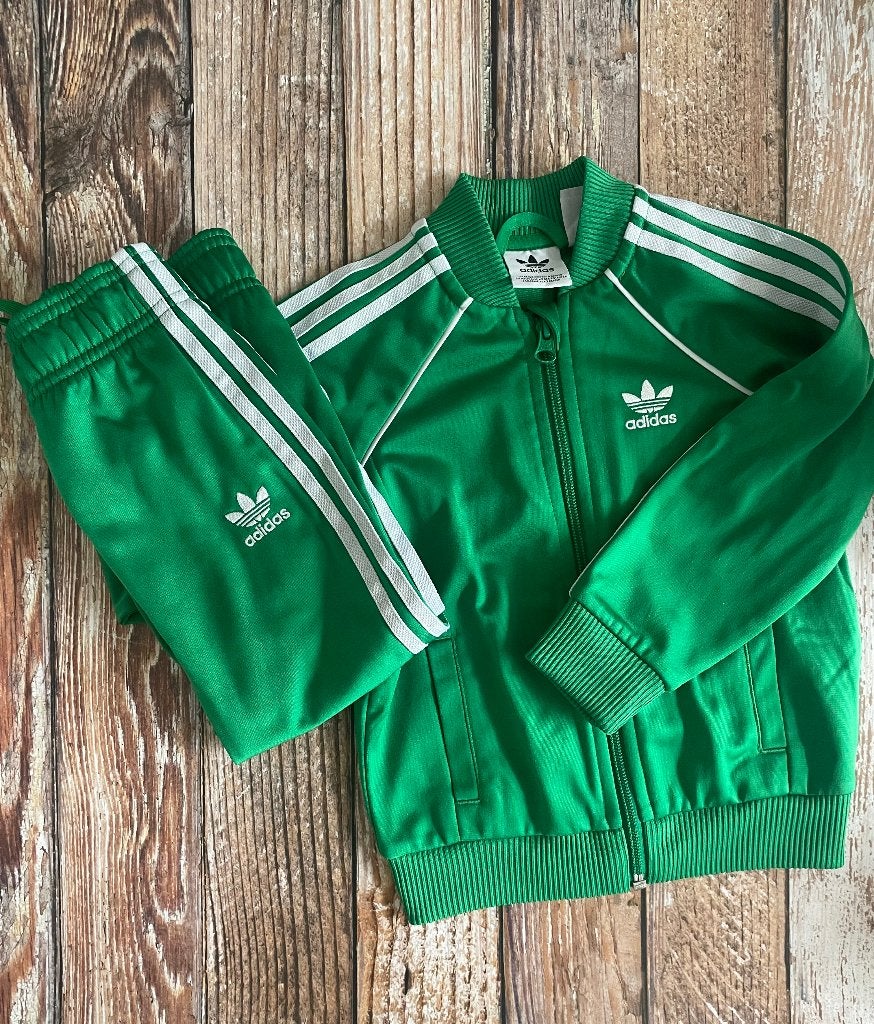 Adidas tracksuit groen maat 92, Adidas, Jongen of Meisje, Sport- of Zwemkleding, Ophalen of Verzenden