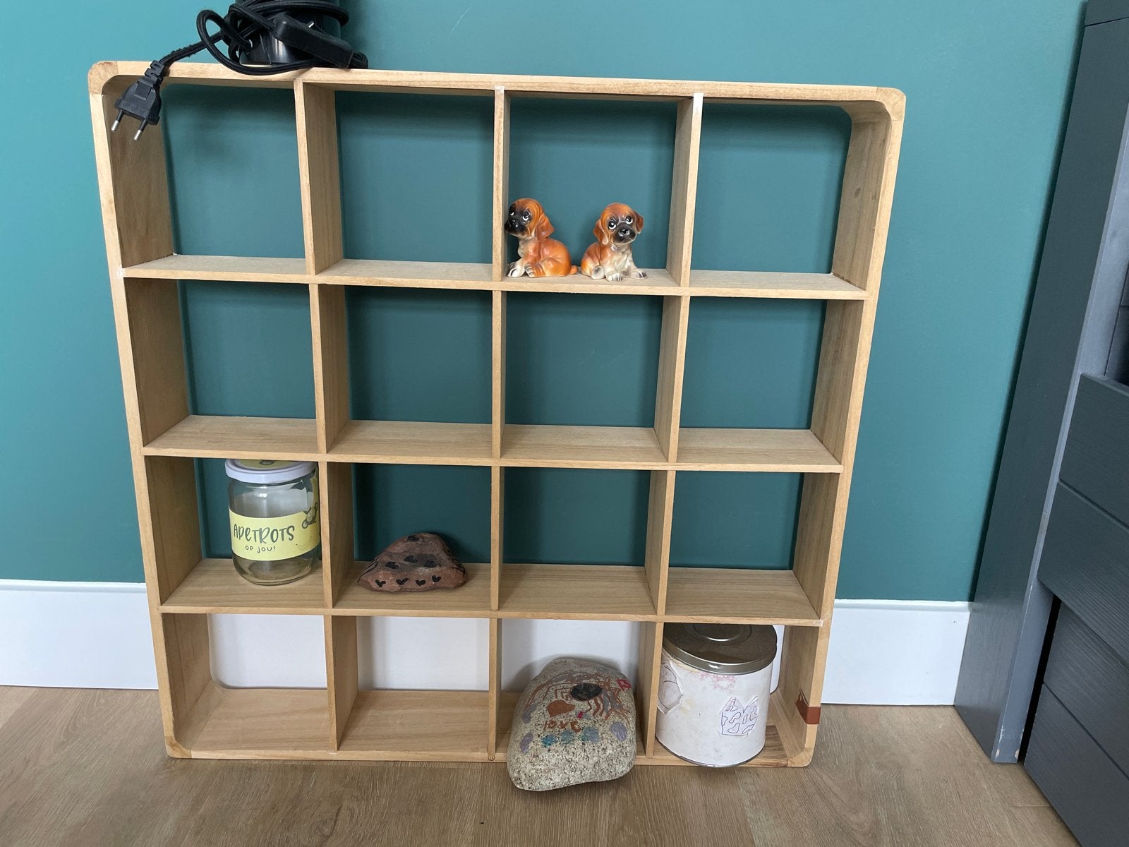 Houten vakkenkastje / displayrekje, Ophalen, Zo goed als nieuw