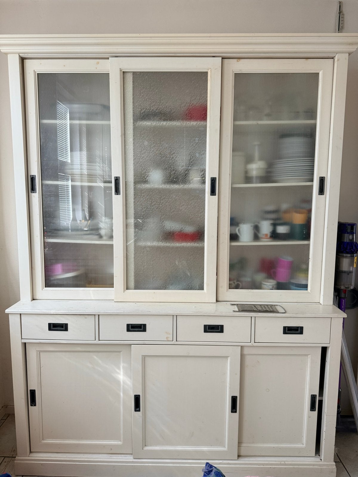 Buffetkast met glazen schuifdeuren en lades, Ophalen, Gebruikt, 100 tot 150 cm, Met lade(s)