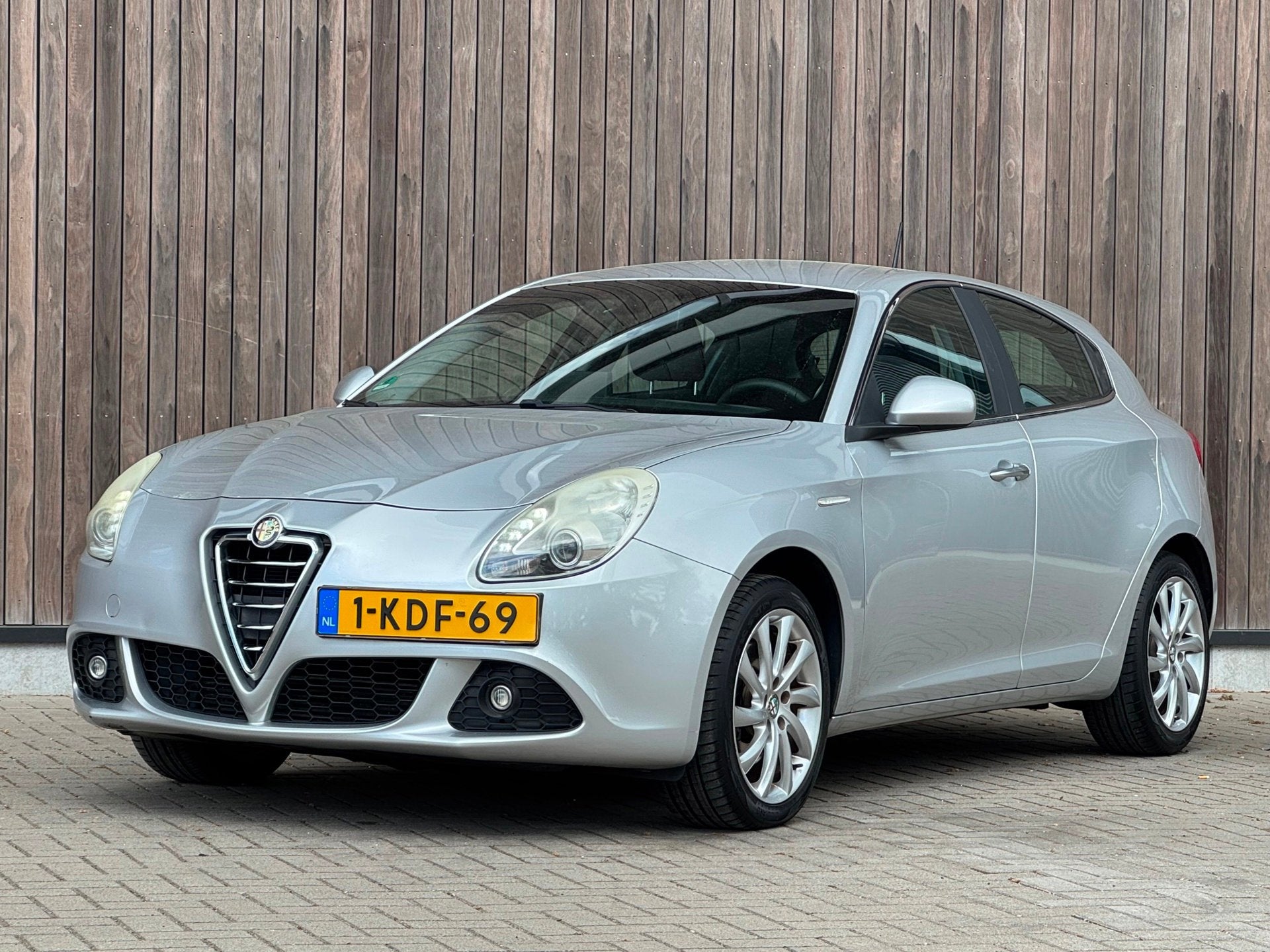 Alfa Romeo Giulietta 1.4 T Distinctive |Automaat|, Euro 5, Stof, Zwart, 4 cilinders