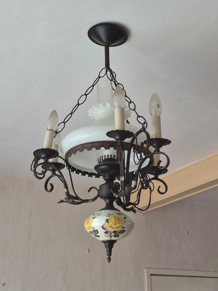 Antieke hanglamp met porseleinen bol met gele rozen, Ophalen
