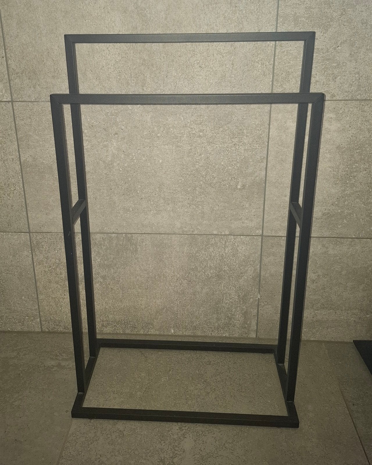 Zwart metalen handdoekrek, kledingrek met 2 stangen, Ophalen, Zo goed als nieuw, Zwart, Handdoekenrek