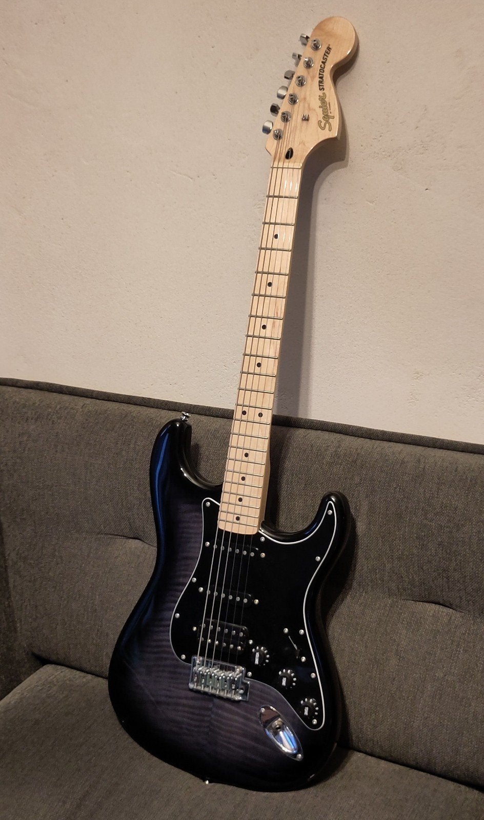 Squier Affinity HSS Stratocaster - Blackburst, Ophalen of Verzenden, Zo goed als nieuw, Solid body, Fender