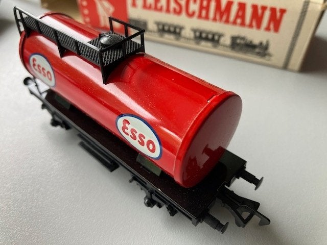 Te Koop: Fleischmann 5031, Esso ketelwagen Schaal HO, Gelijkstroom, Verzenden, Fleischmann, Wagon