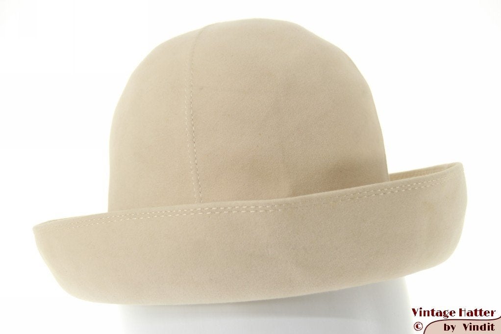 Vintage Dames dophoed cloche Diana ivoor beige vilt 55 = S, 55 cm (S, 6⅞ inch) of minder, Ophalen of Verzenden, Gedragen, Hoed