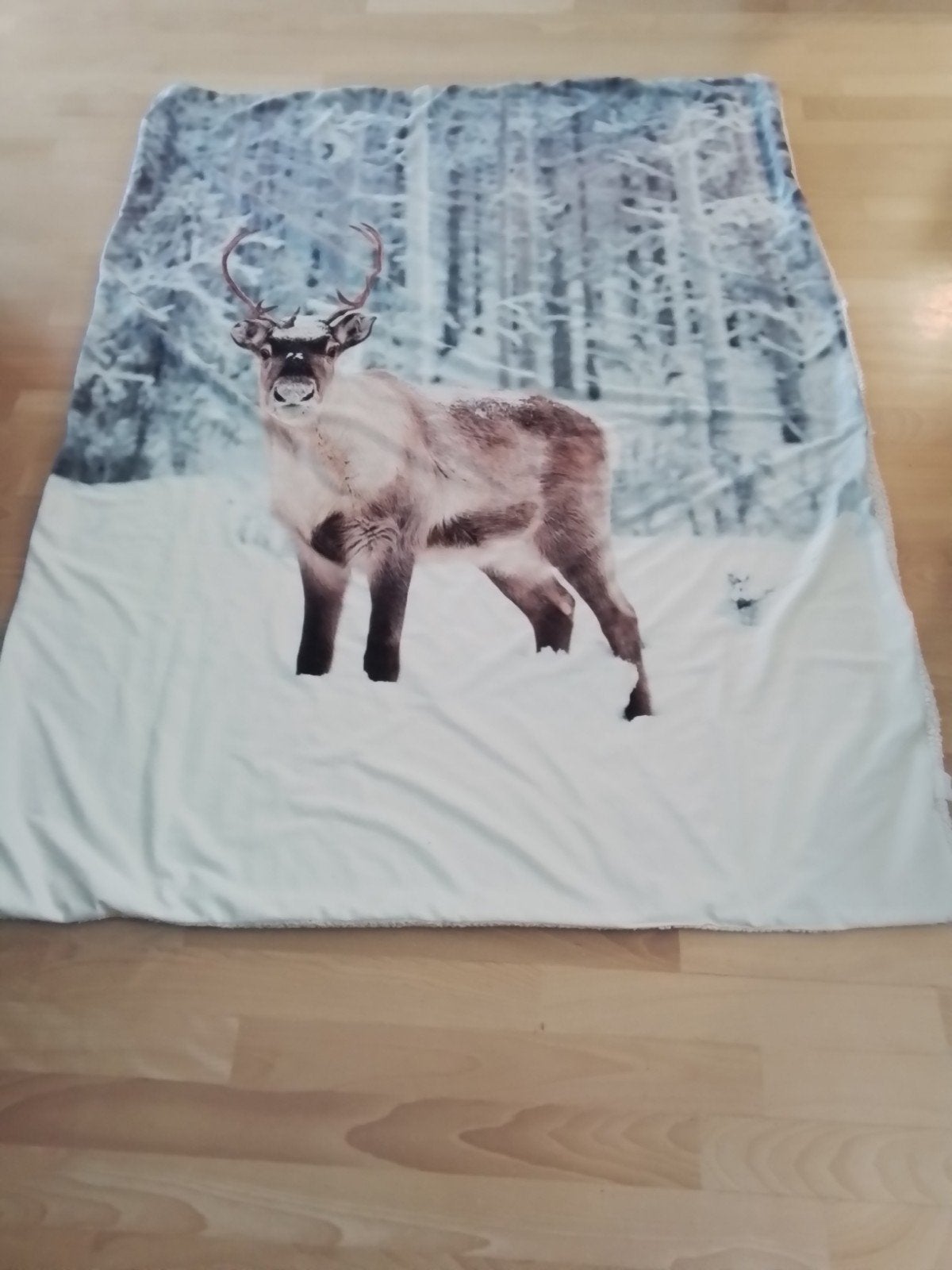 Warm sierdeken met rendierprint voor op de bank 5 euro, Huis en Inrichting, Ophalen of Verzenden, Gebruikt, Meerkleurig, Rechthoekig