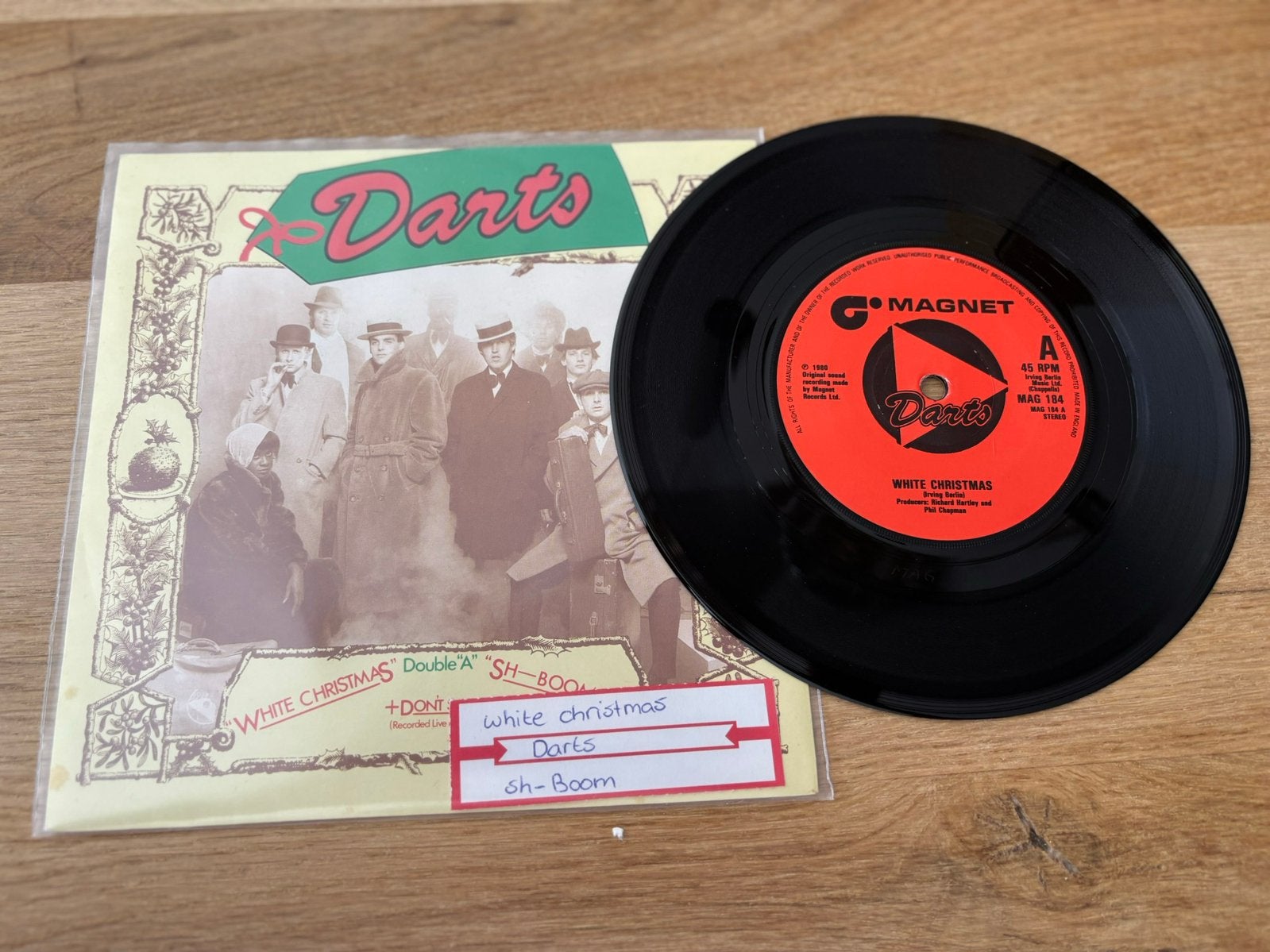 Darts - white christmas vinyl 7” kerst, Cd's en Dvd's, Ophalen of Verzenden, Zo goed als nieuw, Pop