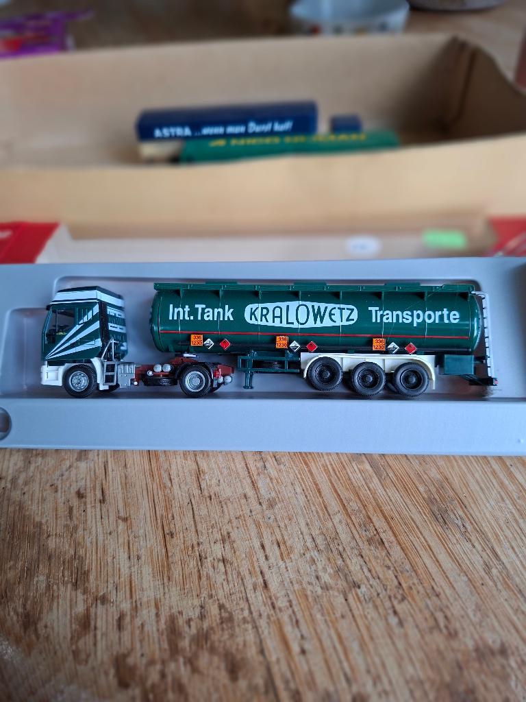 AWM Iveco Kralowetz, Ophalen of Verzenden, Zo goed als nieuw, Bus of Vrachtwagen, Herpa