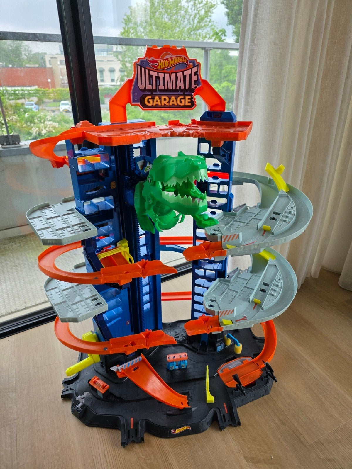 Hot Wheels Ultimate Garage met T-Rex, Ophalen, Zo goed als nieuw