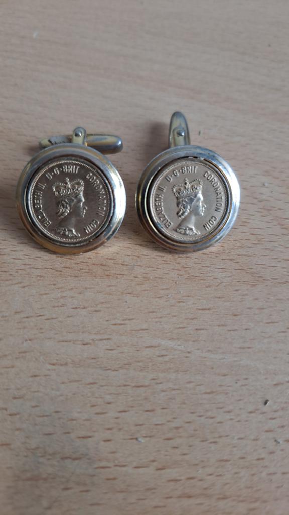 Vintage Manchetknopen met Koningin Elizabeth II Munt, Ophalen of Verzenden, Gebruikt, Overige materialen
