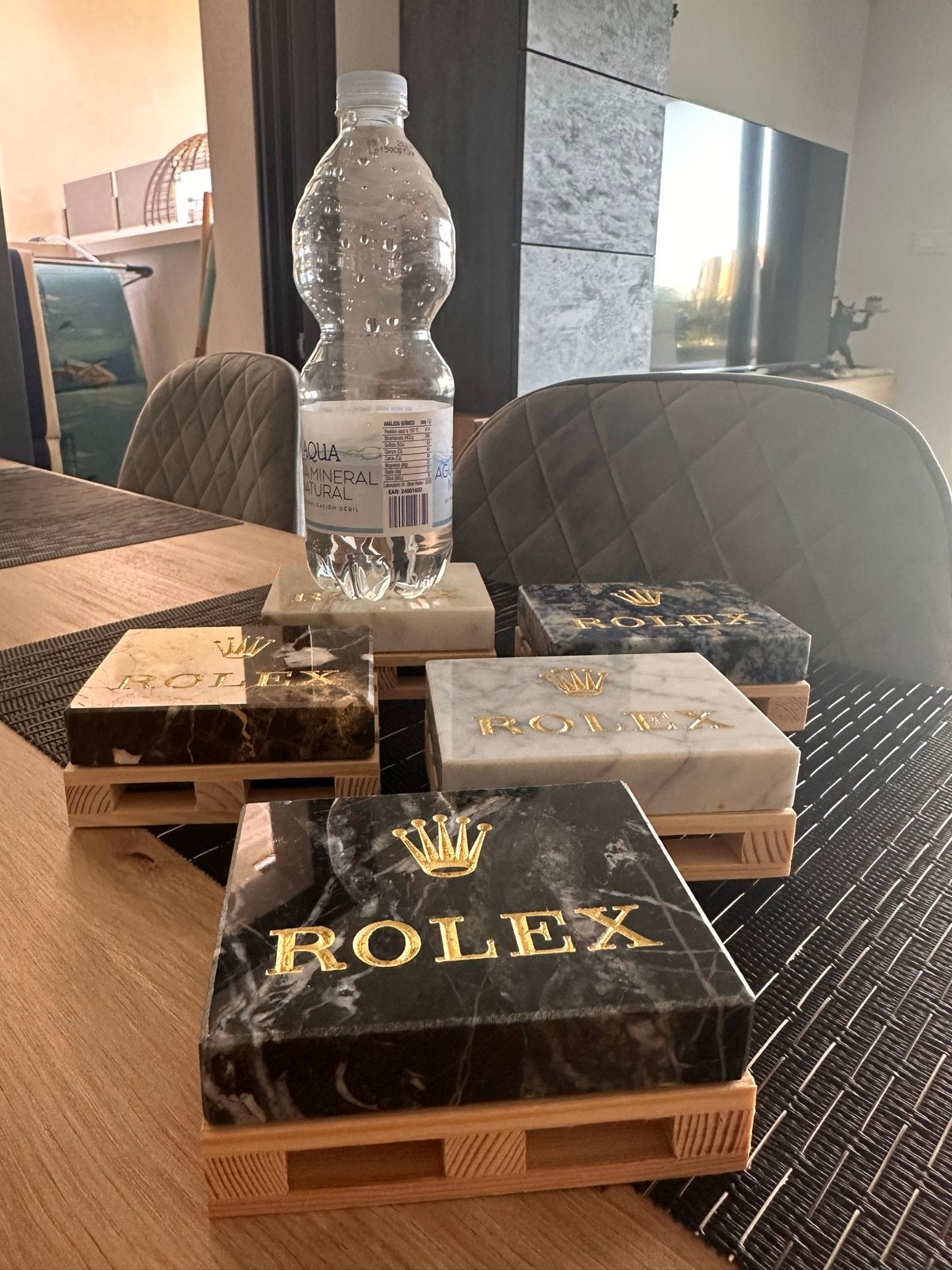 Luxe Marmeren Onderzetters met Kroon (ROLEX) Logo, Steen/keramiek, Glasonderzetter, Ophalen of Verzenden, Meerkleurig